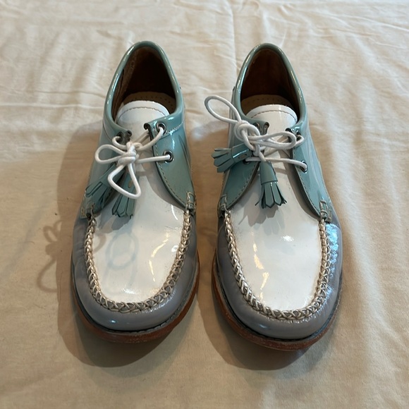 G.H. Bass & Co. Weejuns Winnie lace up shoe. Size 9 Green, gray and white. - Picture 1 of 11